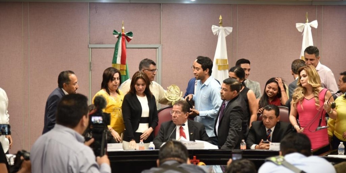 Destituye Congreso de Veracruz a fiscal Winckler