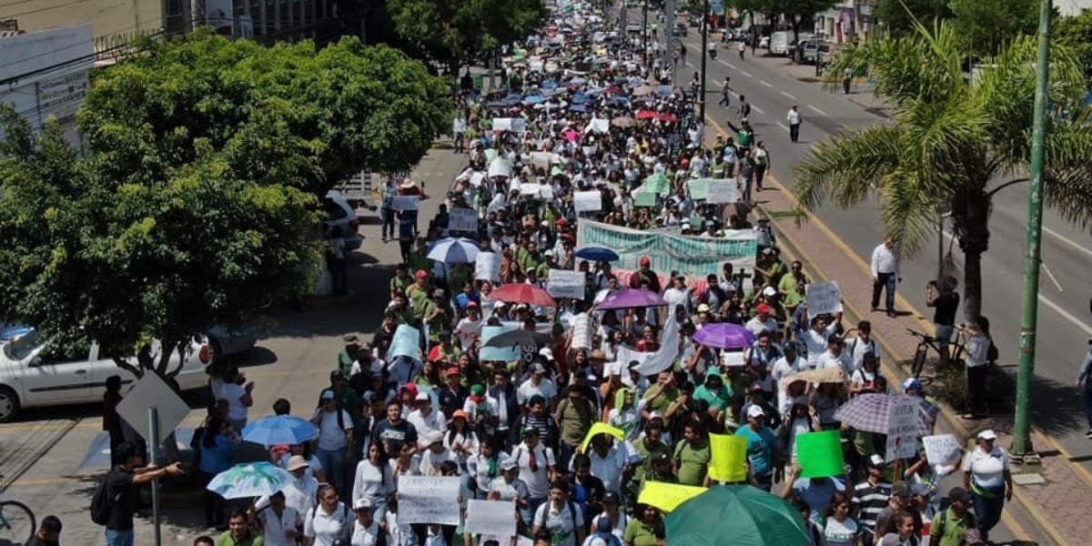 Unos 10 mil jóvenes marchan en Celaya