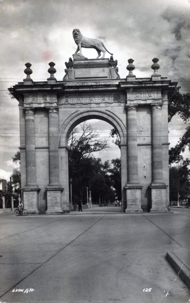 Arco de la Calzada León Guanajuato