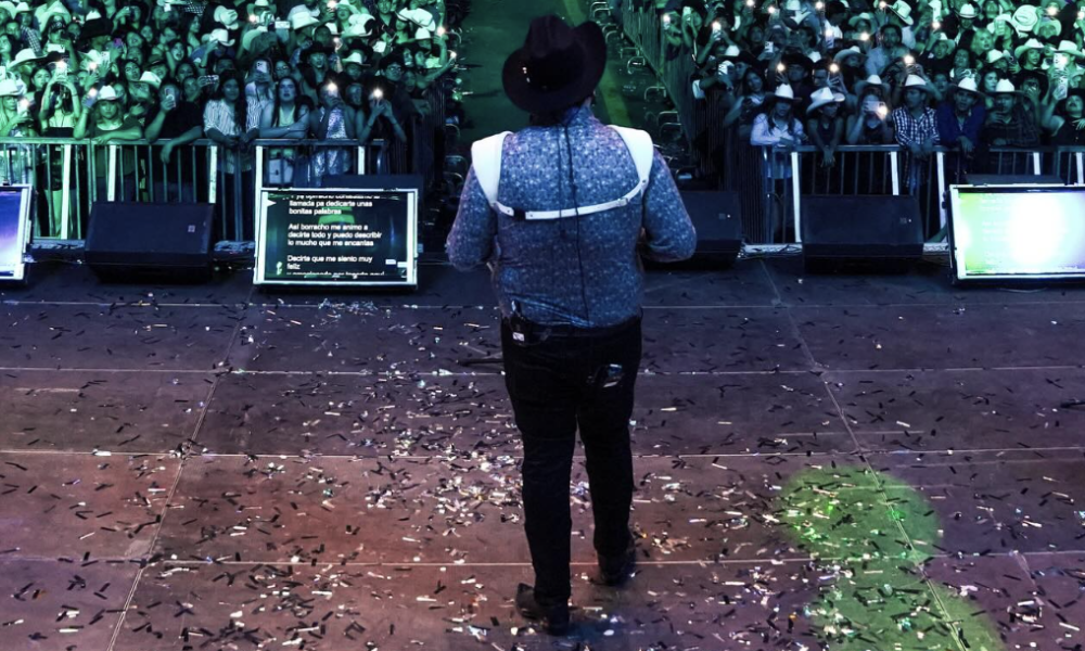 Concierto regional mexicano en el Palenque de León