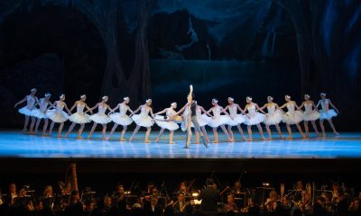 Ballet Ruso de San Petersburgo durante función de El Lago de los Cisnes