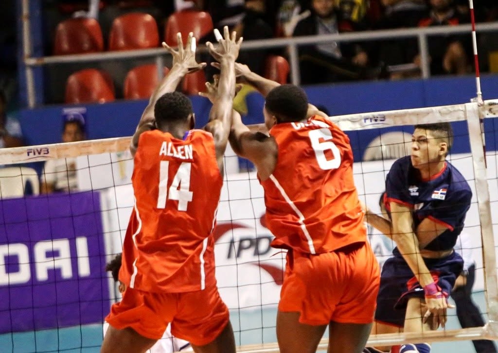 Torneo internacional de voleibol masculino en el Domo de la Feria.
