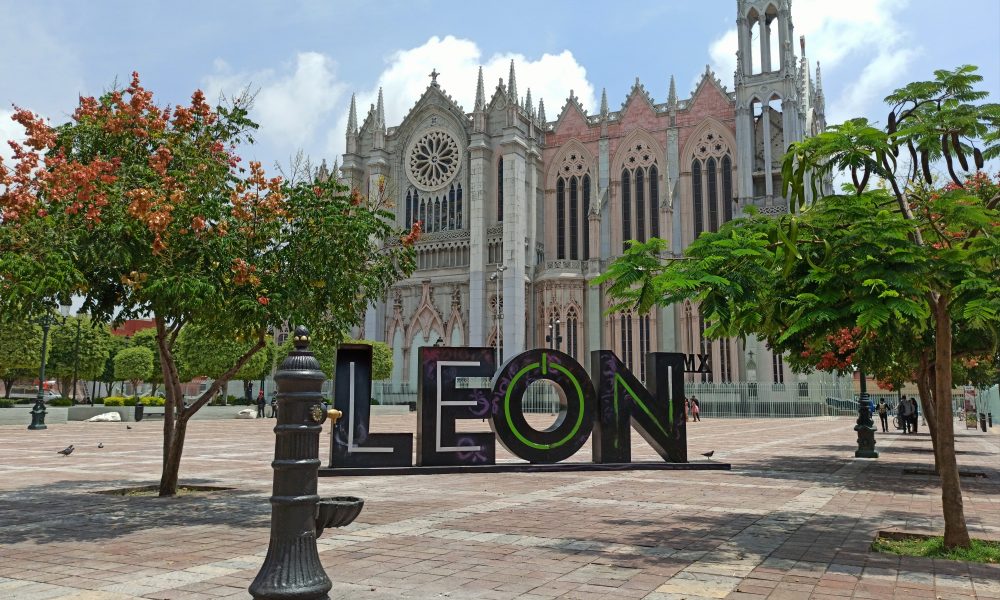 Miércoles de Danzón en León en la Plaza Expiatorio